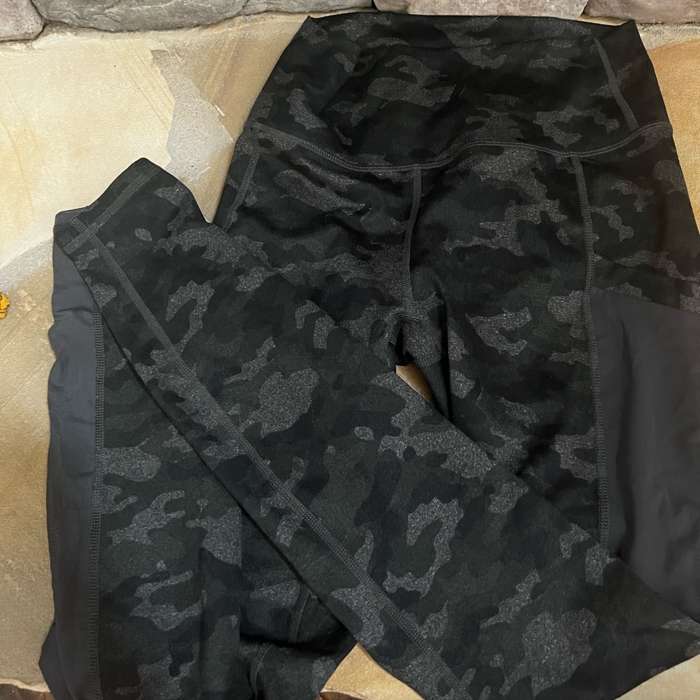 Camo and mesh fabletics leggings